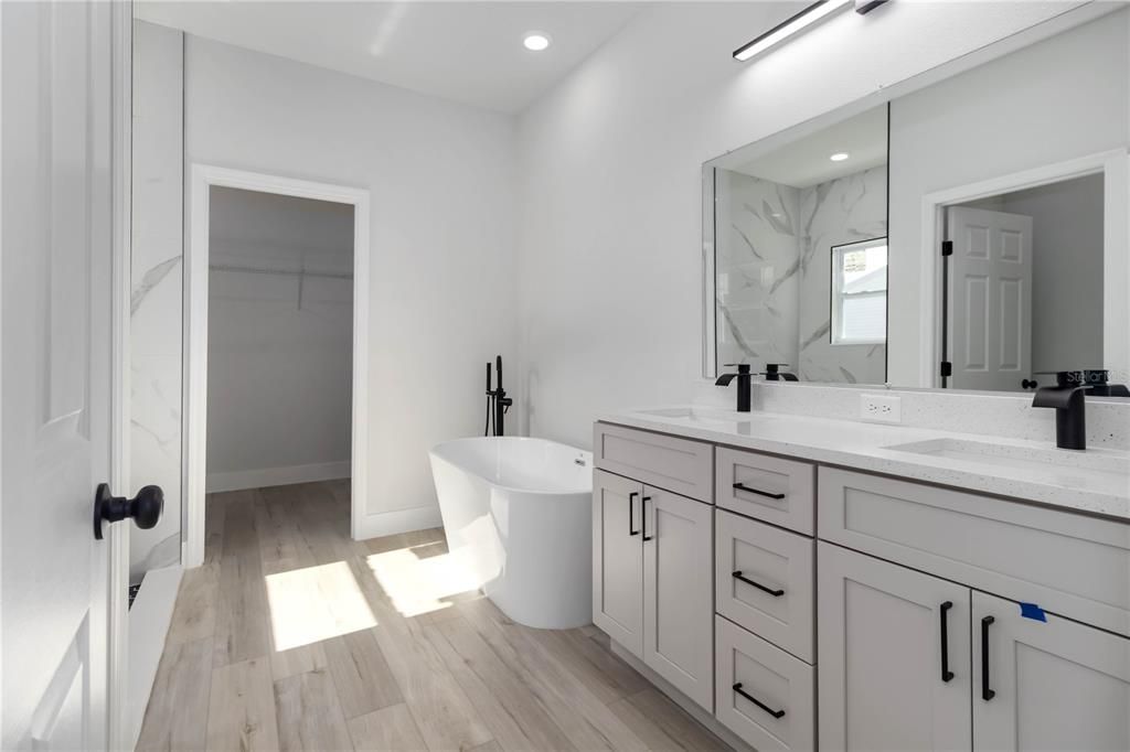 En Venta: $359,900 (4 camas, 3 baños, 1894 Pies cuadrados)