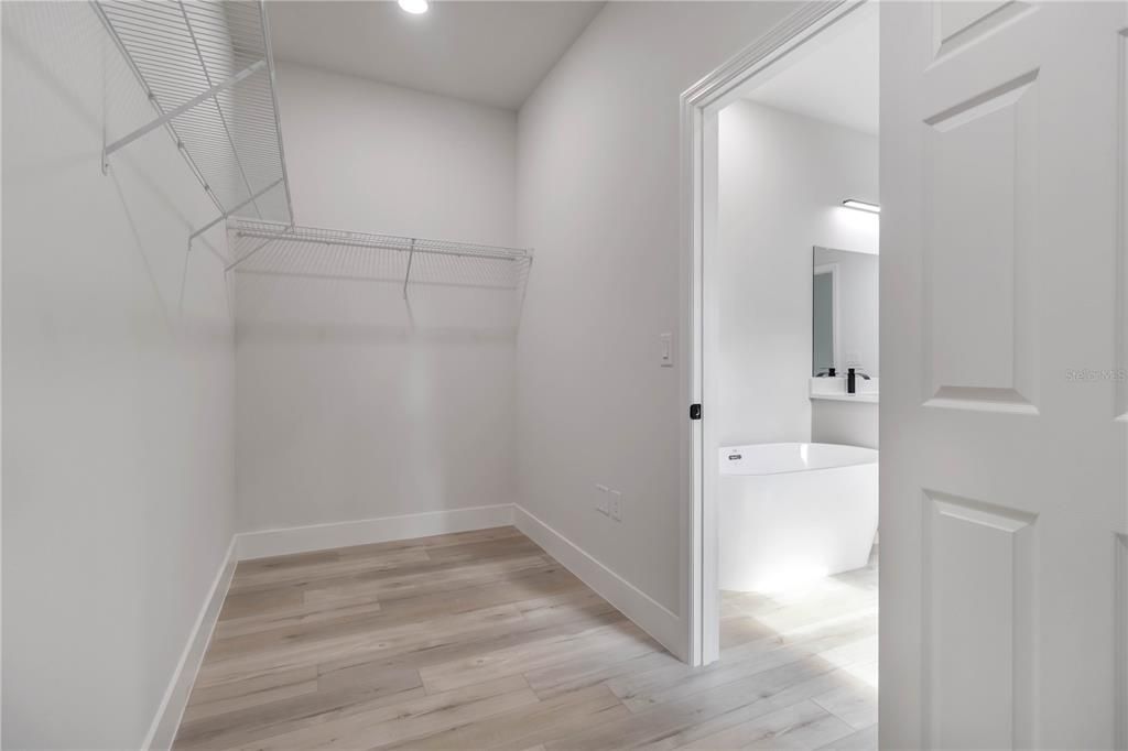 En Venta: $359,900 (4 camas, 3 baños, 1894 Pies cuadrados)