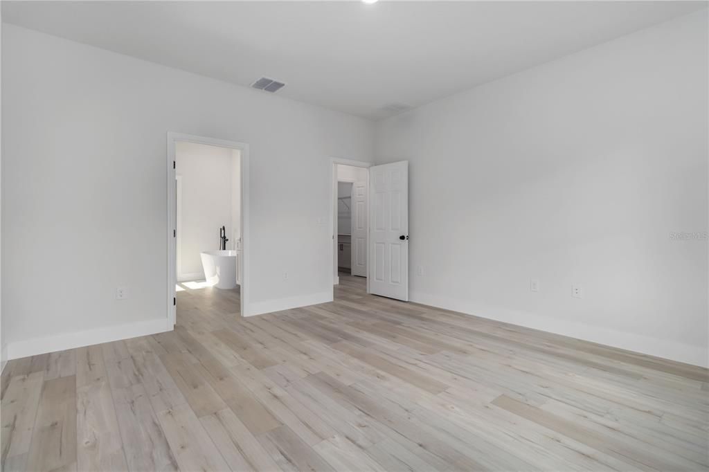 En Venta: $359,900 (4 camas, 3 baños, 1894 Pies cuadrados)