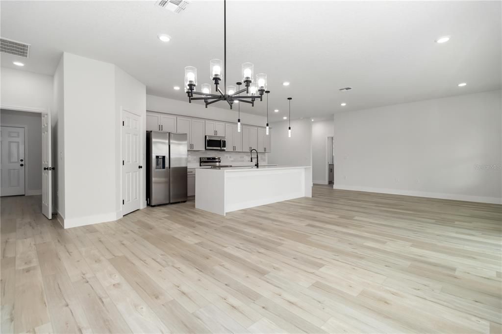 En Venta: $359,900 (4 camas, 3 baños, 1894 Pies cuadrados)