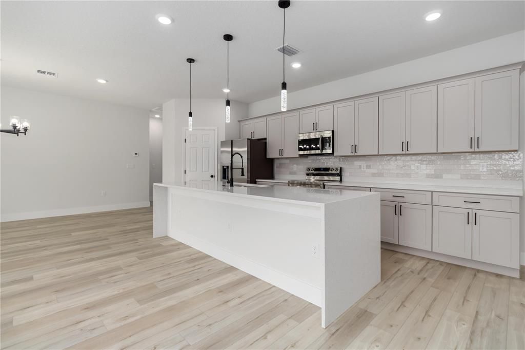 En Venta: $359,900 (4 camas, 3 baños, 1894 Pies cuadrados)