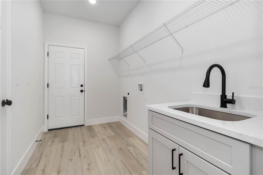 En Venta: $359,900 (4 camas, 3 baños, 1894 Pies cuadrados)