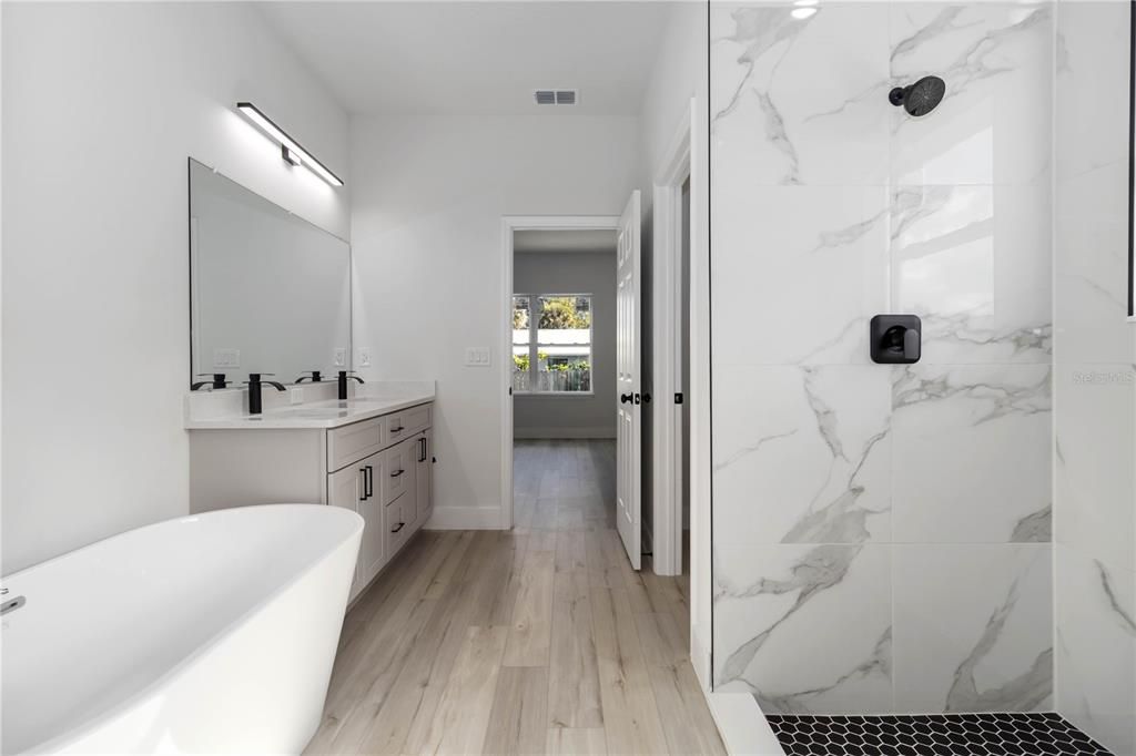 En Venta: $359,900 (4 camas, 3 baños, 1894 Pies cuadrados)