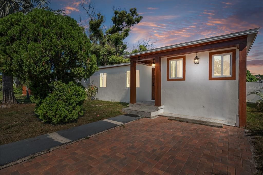 For Sale: $410,000 (3 beds, 2 baths, 1122 Square Feet)