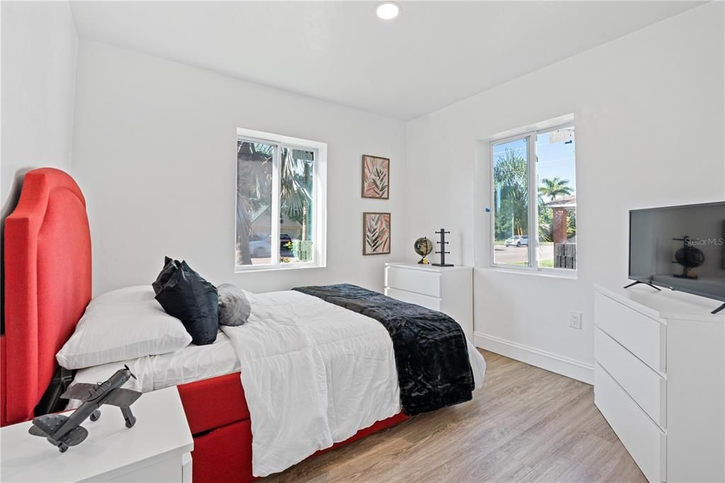 For Sale: $410,000 (3 beds, 2 baths, 1122 Square Feet)