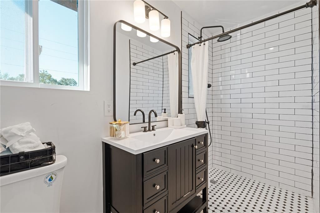 For Sale: $410,000 (3 beds, 2 baths, 1122 Square Feet)