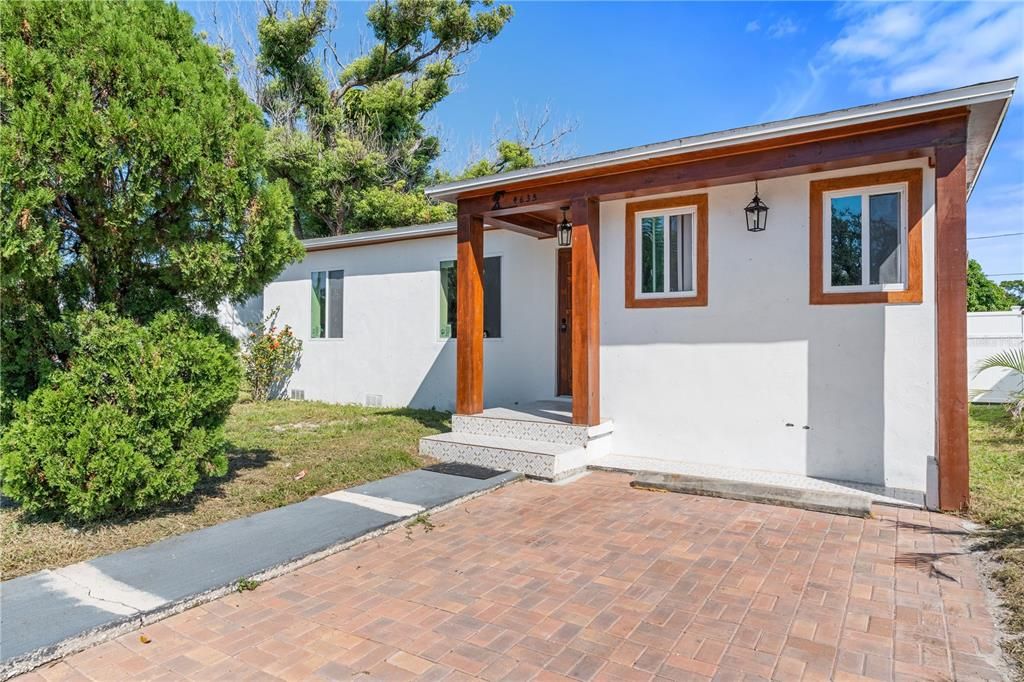 For Sale: $410,000 (3 beds, 2 baths, 1122 Square Feet)