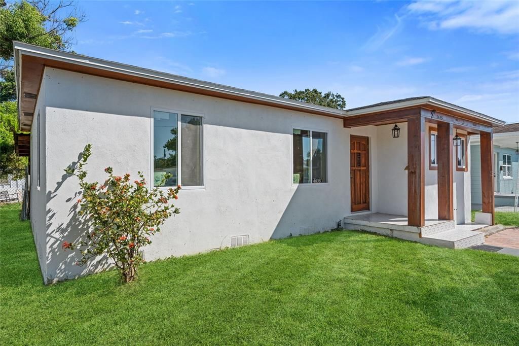 For Sale: $410,000 (3 beds, 2 baths, 1122 Square Feet)