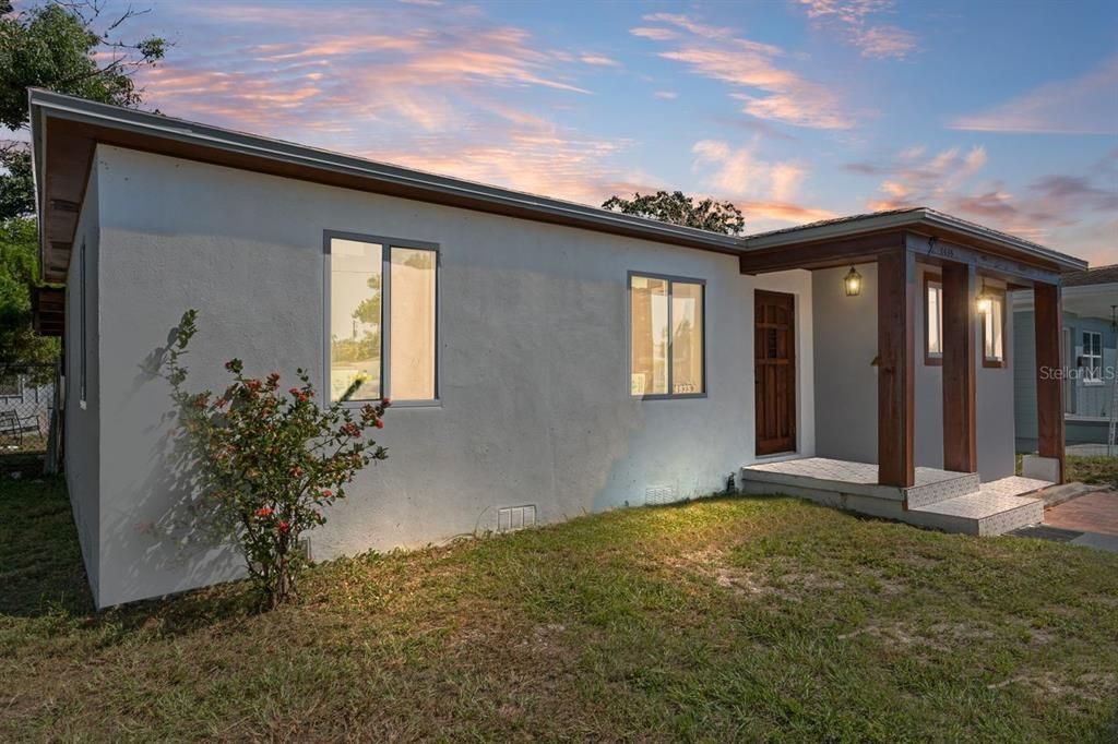 For Sale: $410,000 (3 beds, 2 baths, 1122 Square Feet)