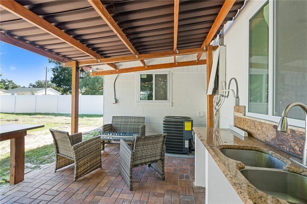 For Sale: $410,000 (3 beds, 2 baths, 1122 Square Feet)