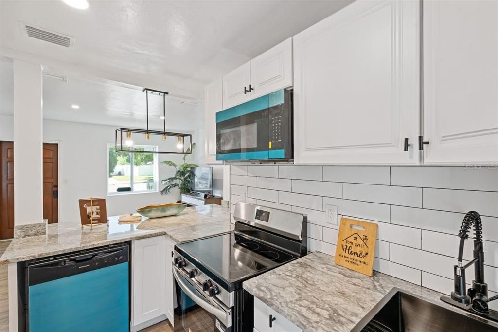 For Sale: $410,000 (3 beds, 2 baths, 1122 Square Feet)