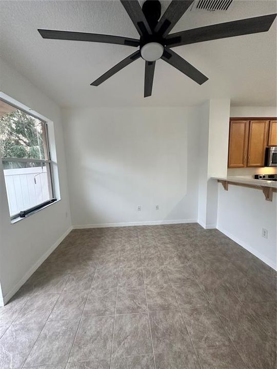 В аренду: $2,300 (3 спален, 3 ванн, 1392 Квадратных фут)