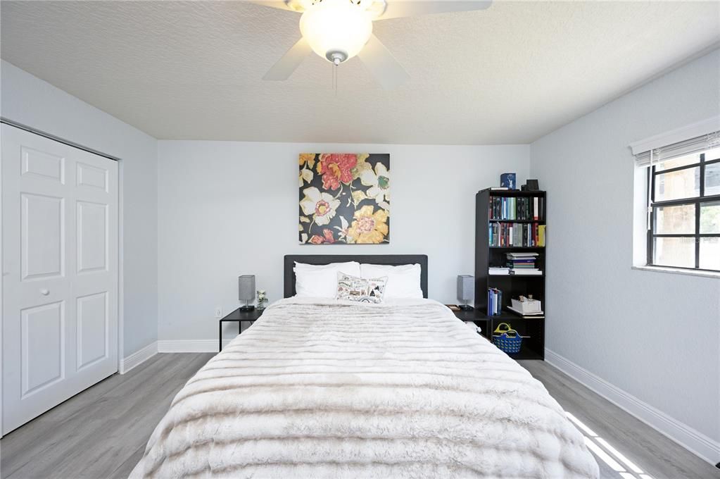 For Sale: $359,900 (2 beds, 2 baths, 1160 Square Feet)