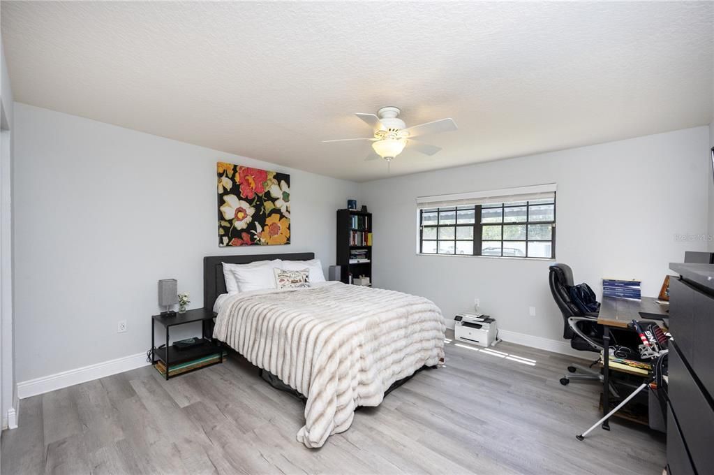 For Sale: $359,900 (2 beds, 2 baths, 1160 Square Feet)
