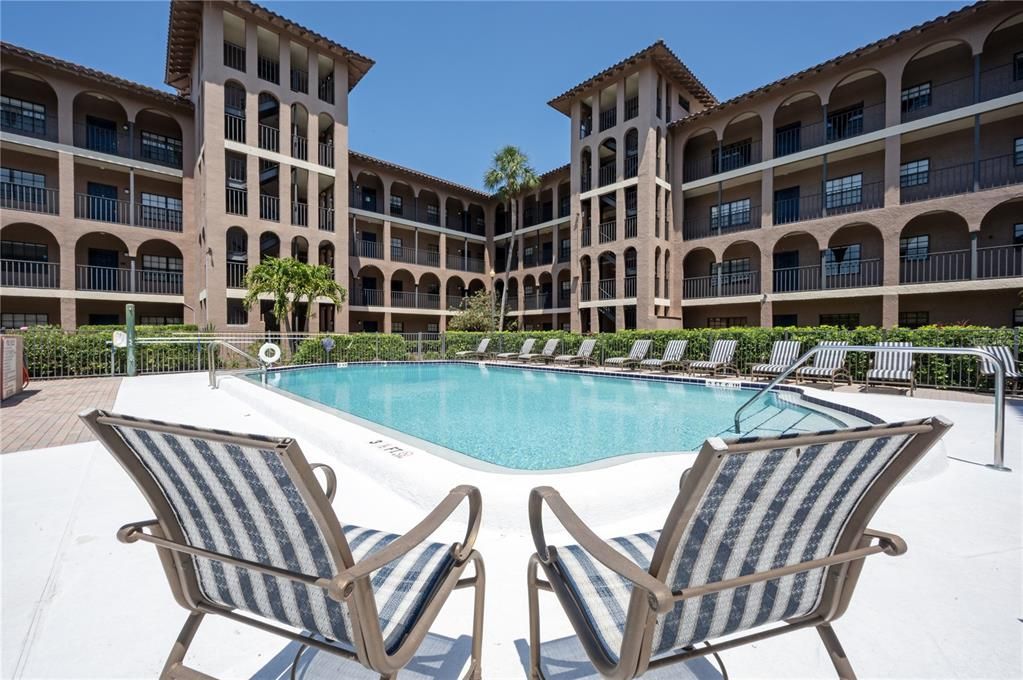 For Sale: $359,900 (2 beds, 2 baths, 1160 Square Feet)