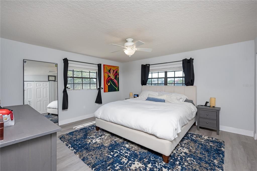 For Sale: $359,900 (2 beds, 2 baths, 1160 Square Feet)