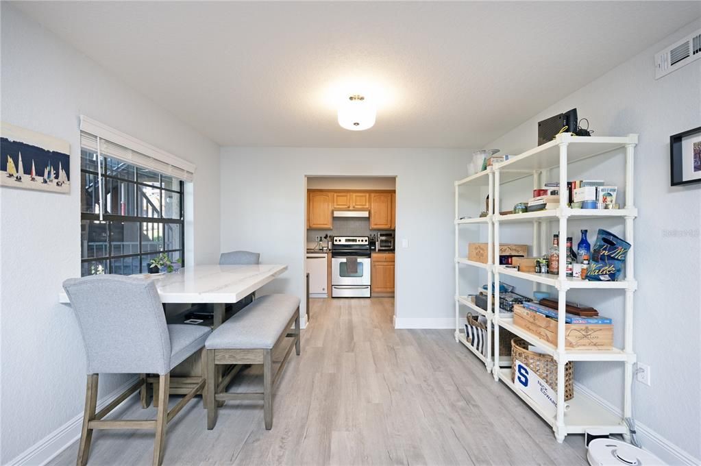 For Sale: $359,900 (2 beds, 2 baths, 1160 Square Feet)