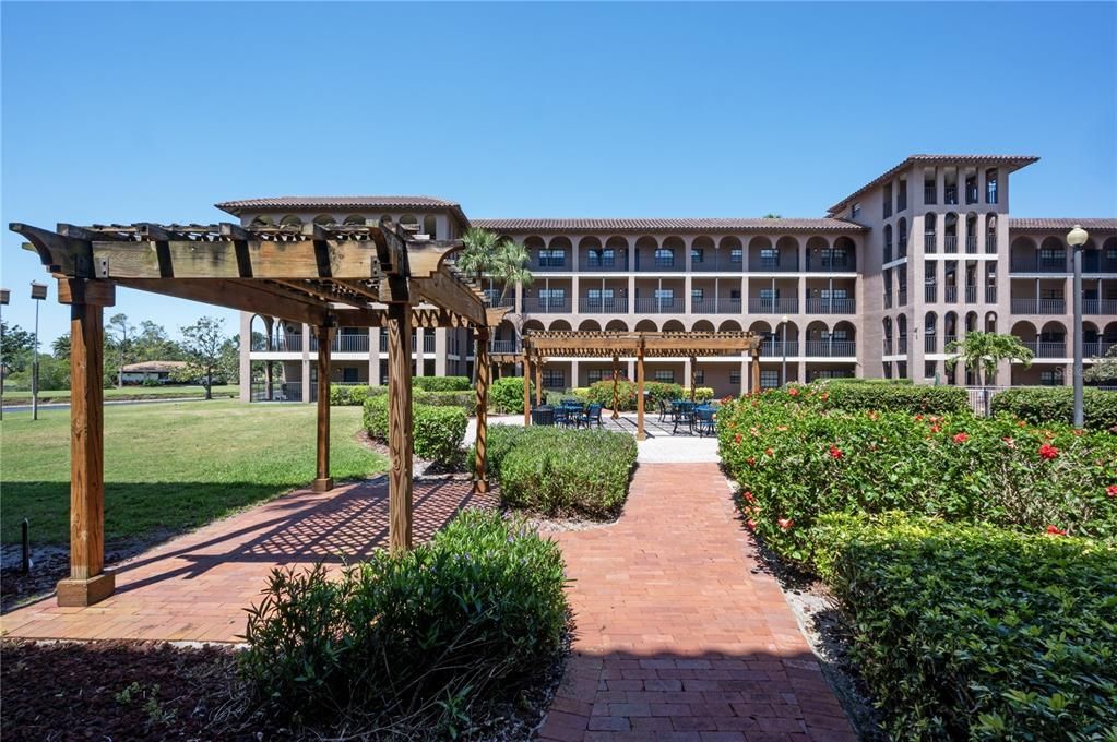 For Sale: $359,900 (2 beds, 2 baths, 1160 Square Feet)