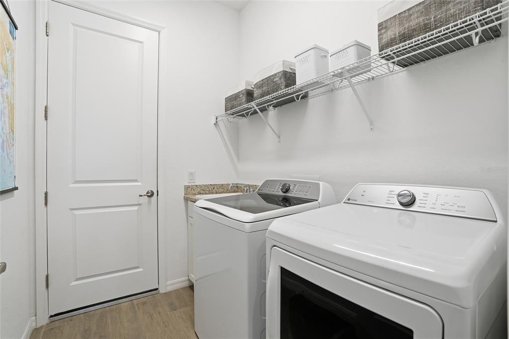 待售: $549,000 (3 贝兹, 2 浴室, 2046 平方英尺)