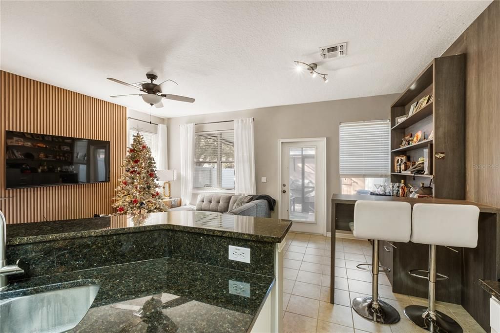 En Venta: $399,900 (3 camas, 2 baños, 1428 Pies cuadrados)