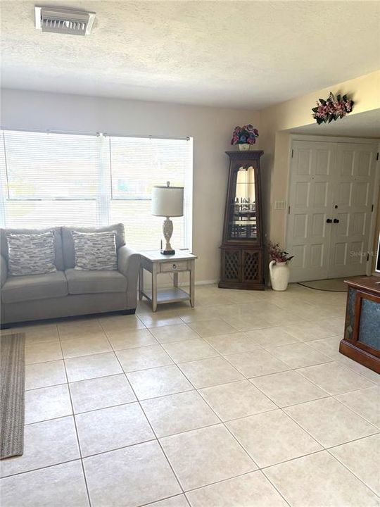 En Venta: $399,950 (2 camas, 2 baños, 1259 Pies cuadrados)