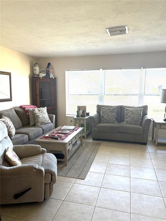 En Venta: $399,950 (2 camas, 2 baños, 1259 Pies cuadrados)