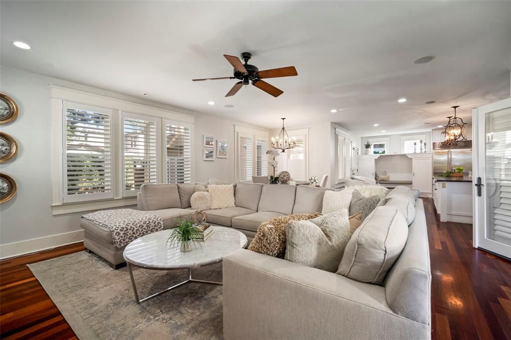 En Venta: $2,399,000 (5 camas, 4 baños, 4152 Pies cuadrados)