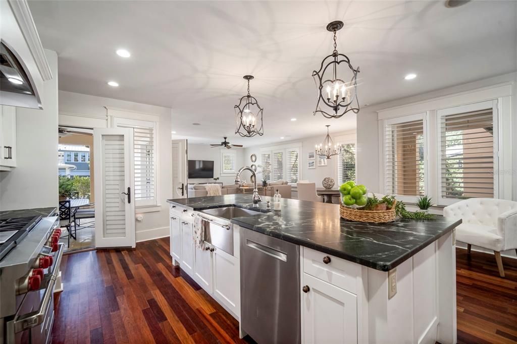 En Venta: $2,399,000 (5 camas, 4 baños, 4152 Pies cuadrados)