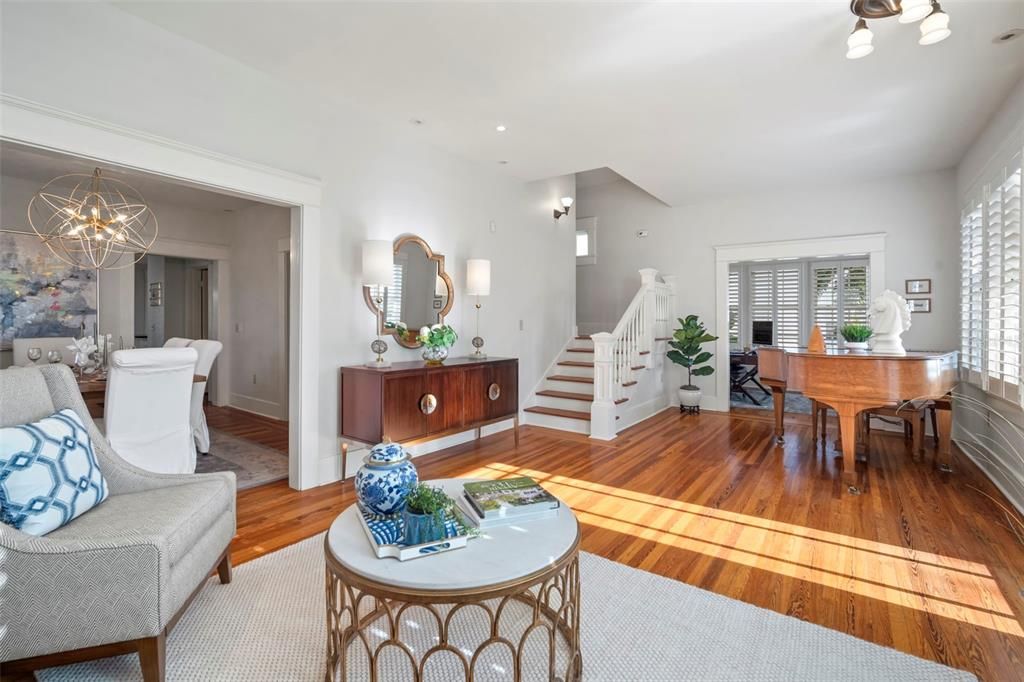 En Venta: $2,399,000 (5 camas, 4 baños, 4152 Pies cuadrados)