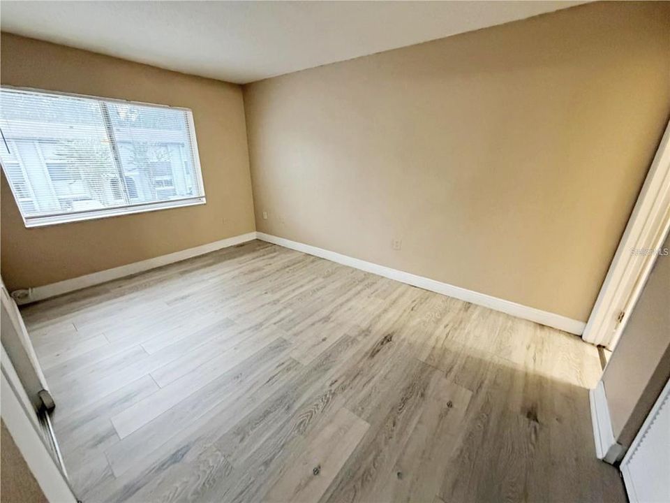 For Sale: $127,000 (2 beds, 2 baths, 976 Square Feet)