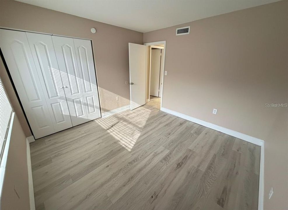 For Sale: $127,000 (2 beds, 2 baths, 976 Square Feet)