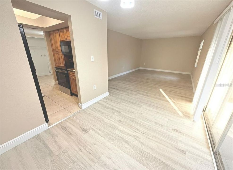 For Sale: $127,000 (2 beds, 2 baths, 976 Square Feet)