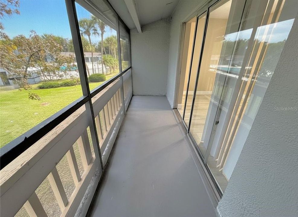 For Sale: $127,000 (2 beds, 2 baths, 976 Square Feet)