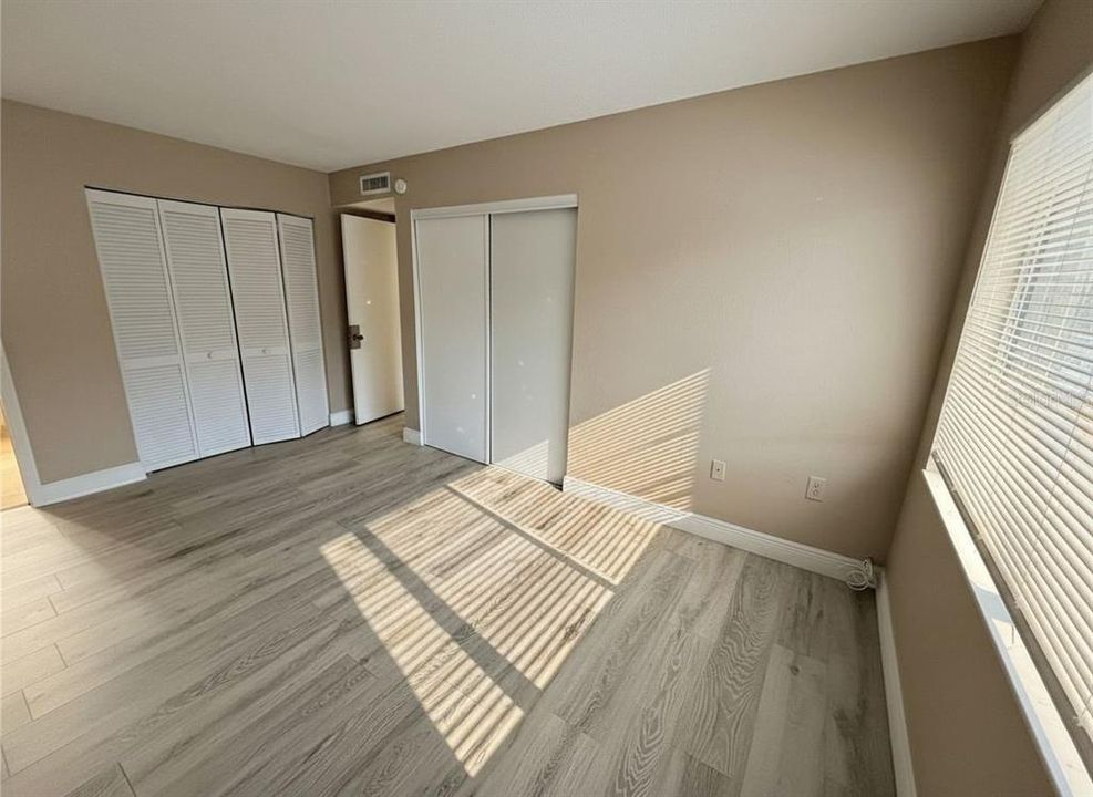 For Sale: $127,000 (2 beds, 2 baths, 976 Square Feet)