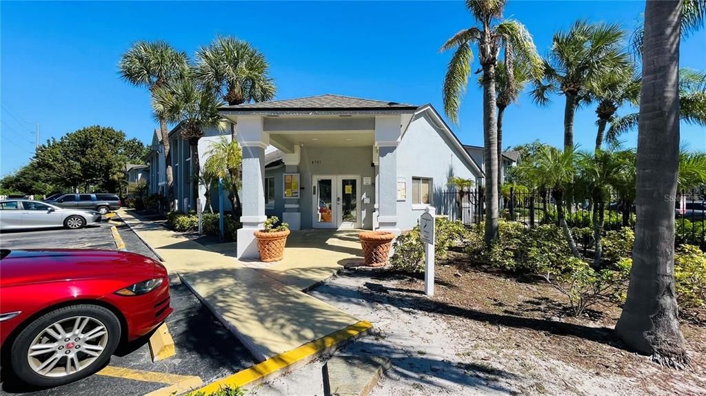 For Sale: $127,000 (2 beds, 2 baths, 976 Square Feet)