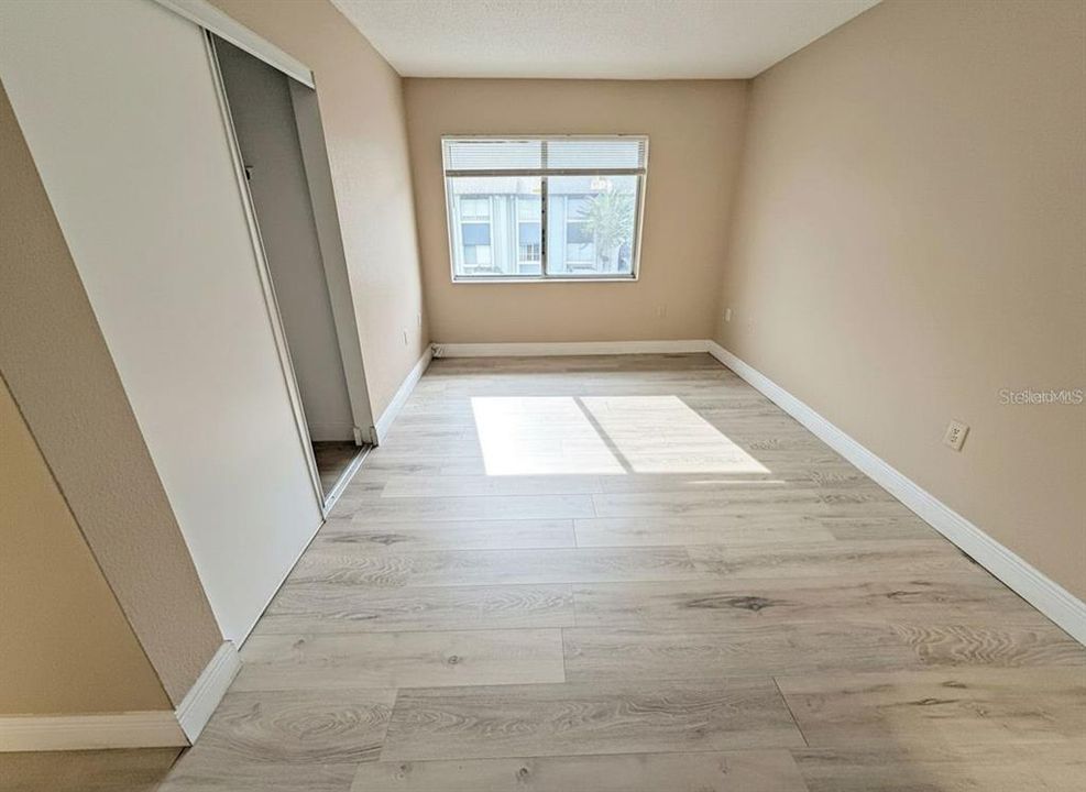 For Sale: $127,000 (2 beds, 2 baths, 976 Square Feet)