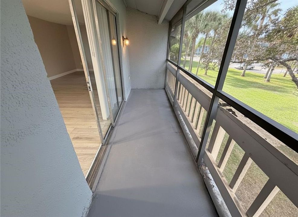 For Sale: $127,000 (2 beds, 2 baths, 976 Square Feet)