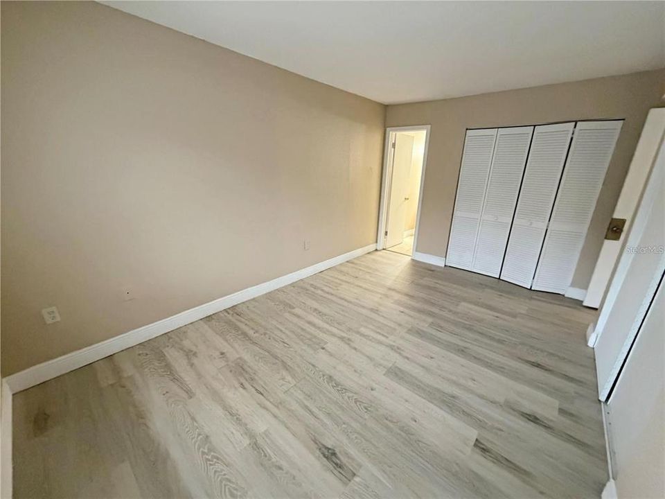For Sale: $127,000 (2 beds, 2 baths, 976 Square Feet)