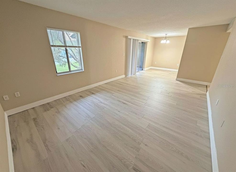 For Sale: $127,000 (2 beds, 2 baths, 976 Square Feet)