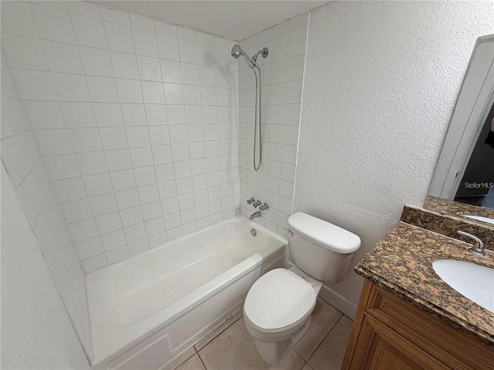 For Sale: $127,000 (2 beds, 2 baths, 976 Square Feet)