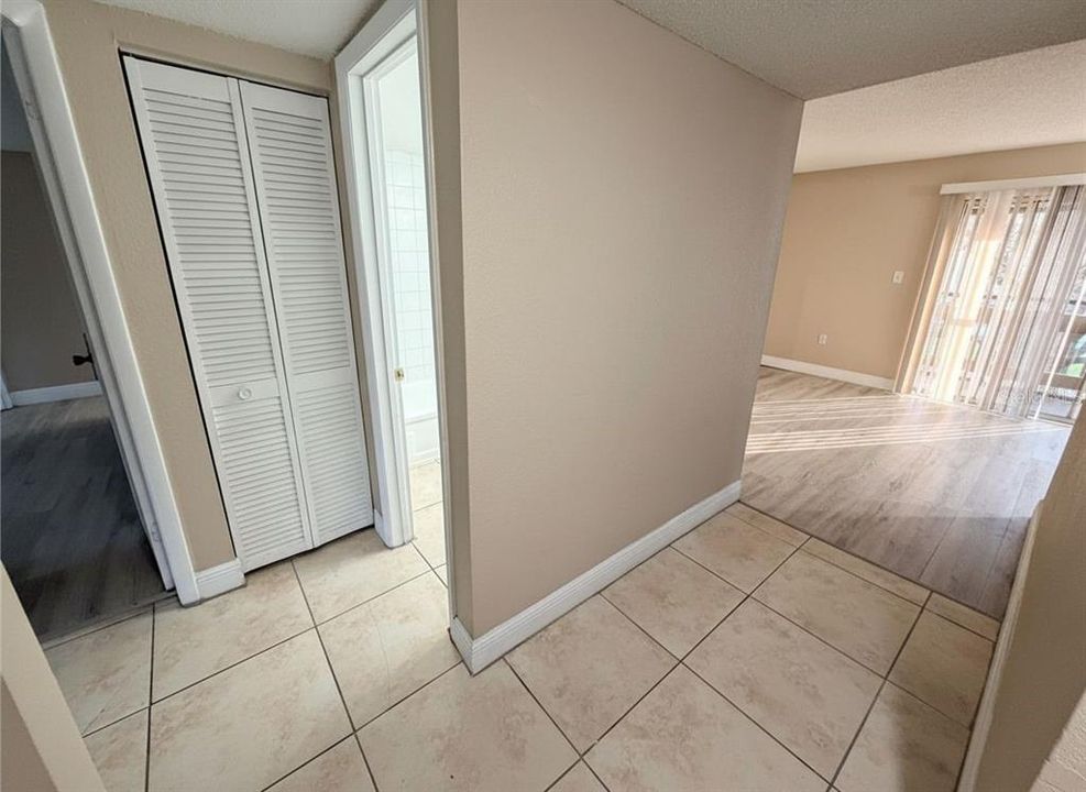 For Sale: $127,000 (2 beds, 2 baths, 976 Square Feet)