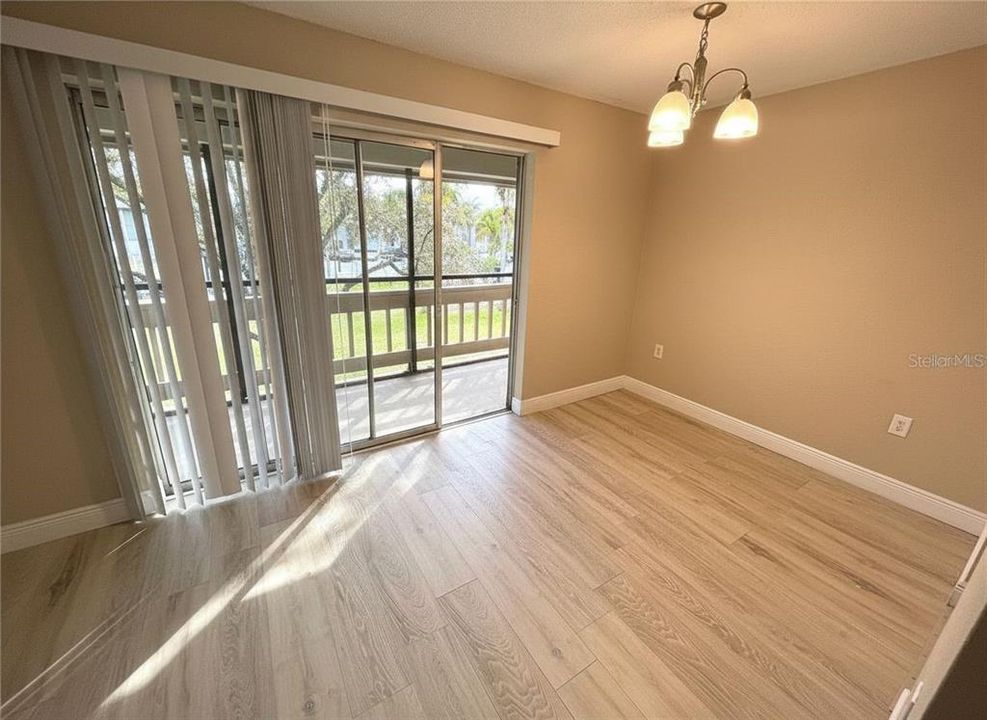 For Sale: $127,000 (2 beds, 2 baths, 976 Square Feet)