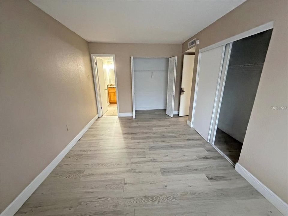 For Sale: $127,000 (2 beds, 2 baths, 976 Square Feet)