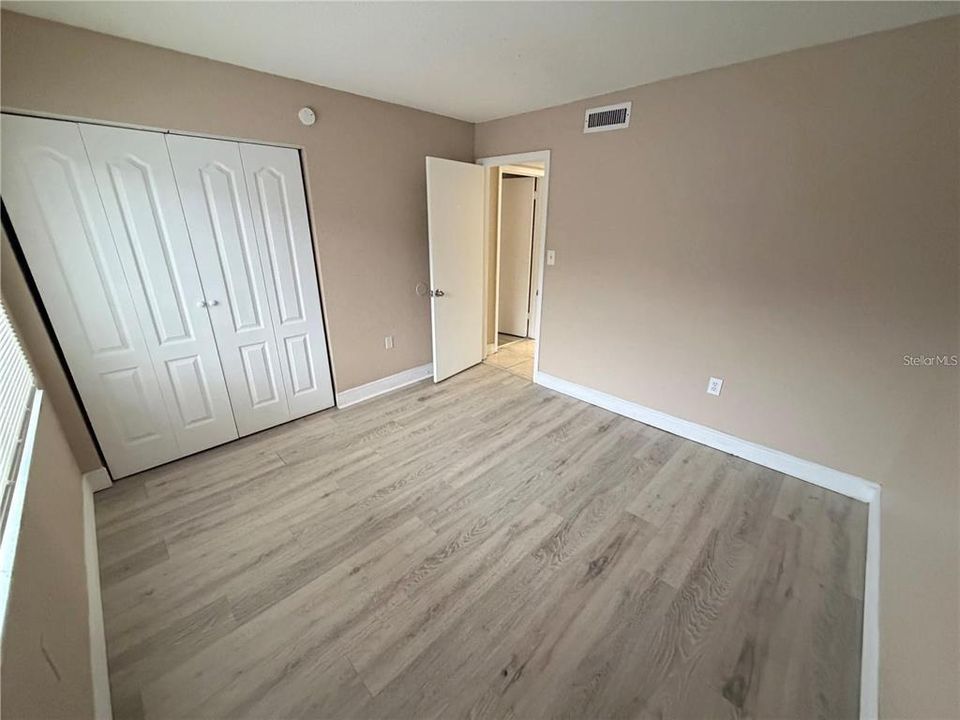 For Sale: $127,000 (2 beds, 2 baths, 976 Square Feet)