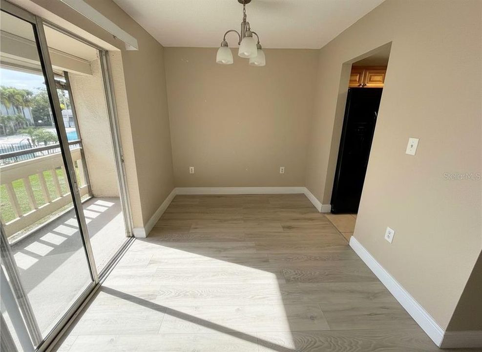 For Sale: $127,000 (2 beds, 2 baths, 976 Square Feet)