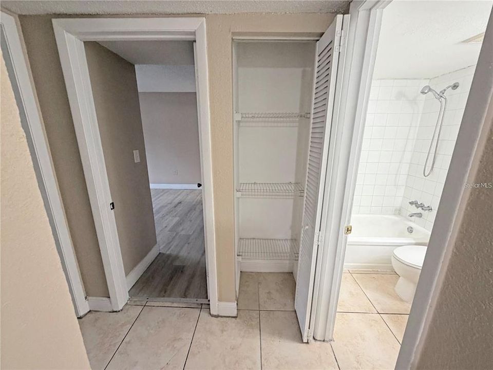 For Sale: $127,000 (2 beds, 2 baths, 976 Square Feet)