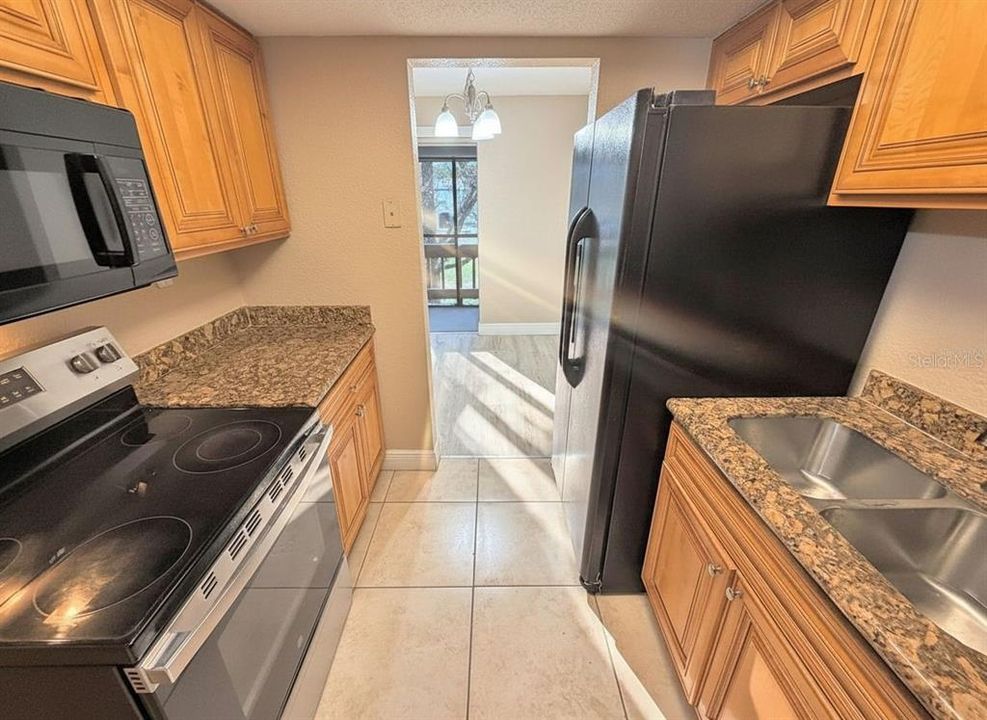 For Sale: $127,000 (2 beds, 2 baths, 976 Square Feet)