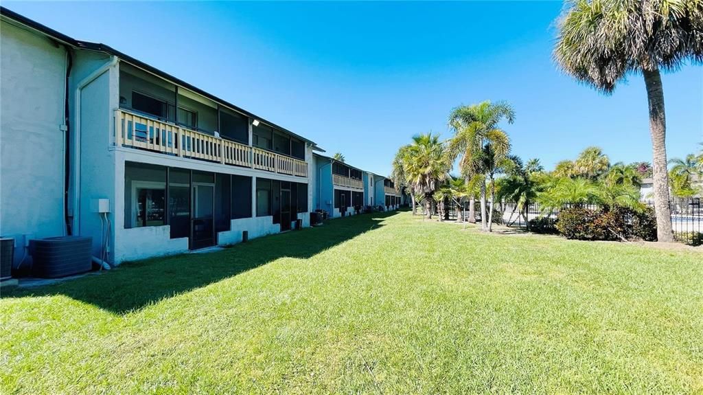 For Sale: $127,000 (2 beds, 2 baths, 976 Square Feet)