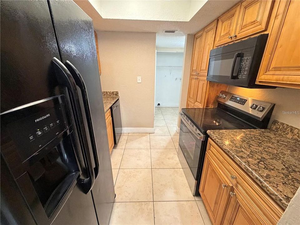 For Sale: $127,000 (2 beds, 2 baths, 976 Square Feet)
