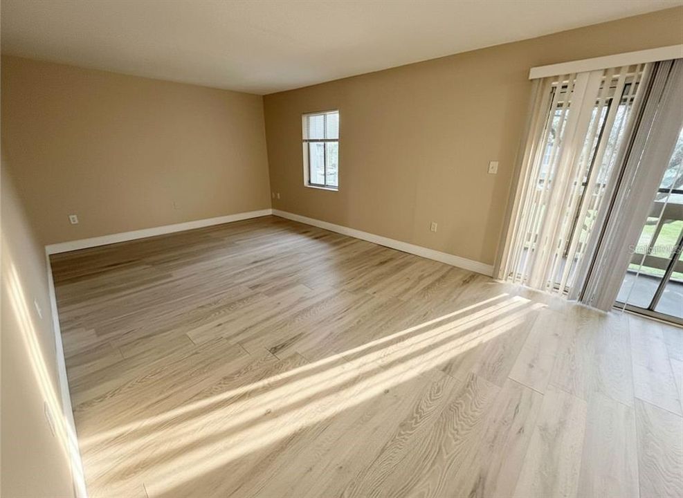 For Sale: $127,000 (2 beds, 2 baths, 976 Square Feet)